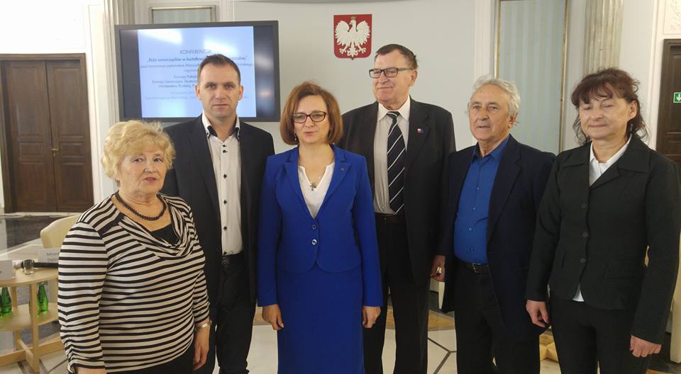 Delegacja Starachowic z Wojewodą Świętokrzyskimw przerwie konferencji - Sejm RP Sala Kolumnowa